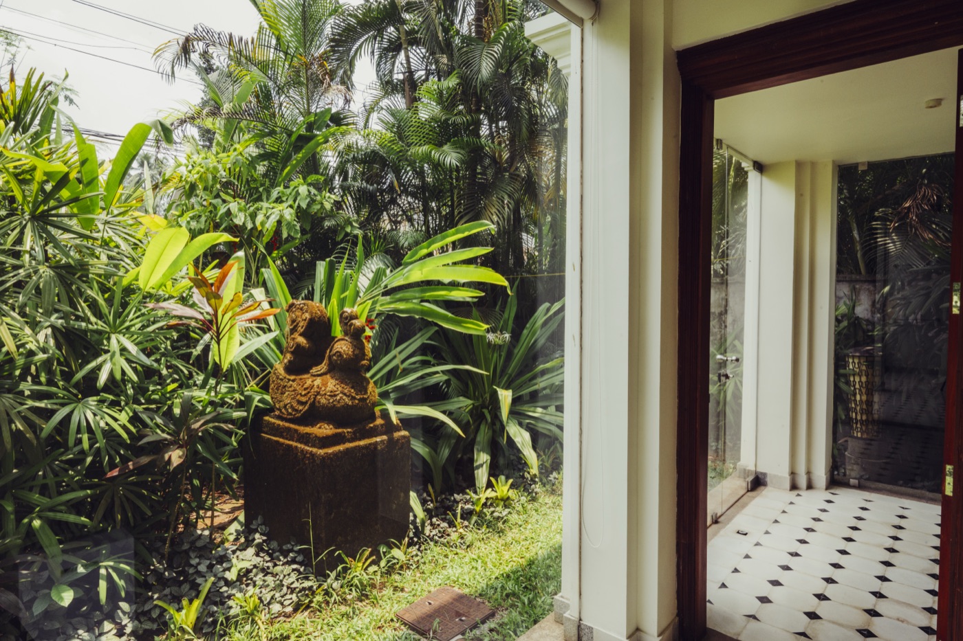 A bathing court watched over by a carved guardian
