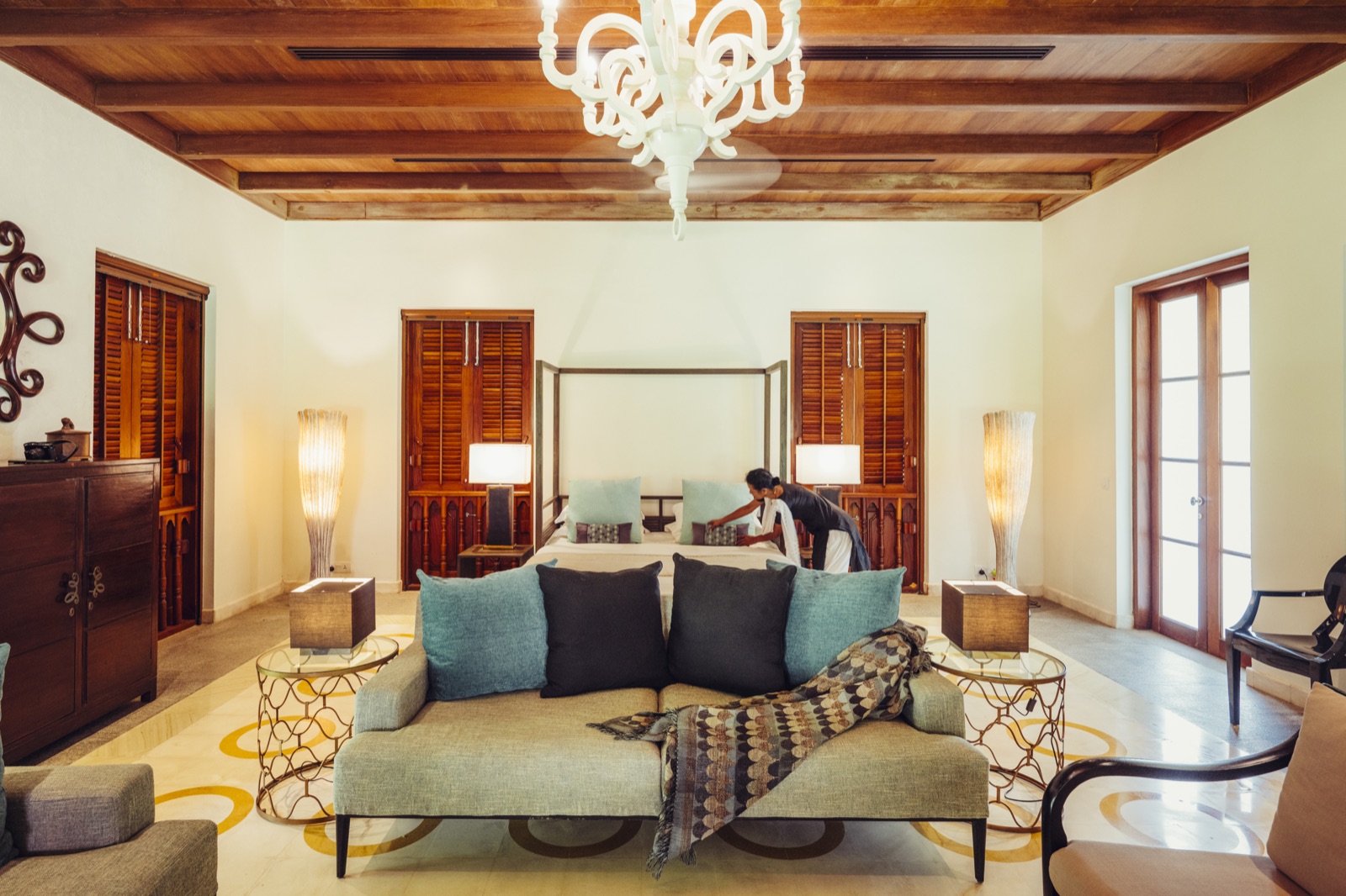 A Lakshmi bedroom with canopy bed and sitting area